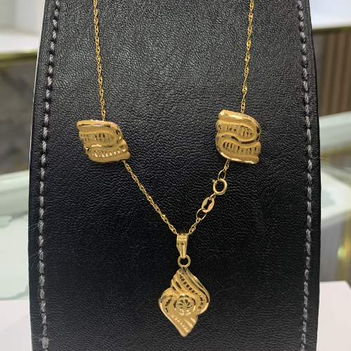 Ensemble de bijoux en or 18 carats. 