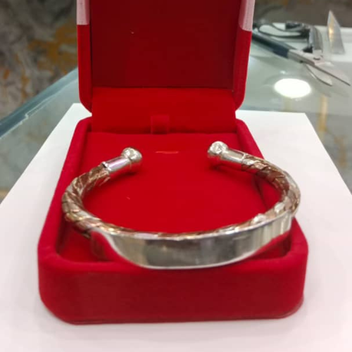 bracelet en argent : couleurs (velours rouge vif , couleurs or et  rose)